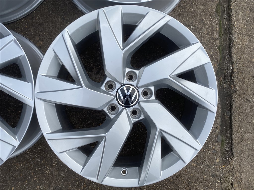 4db gyári 18" VW Tiguan [Frankfurt] alufelni. (4160) 2. kép